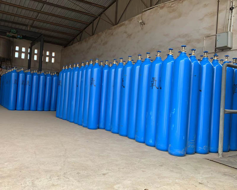 乙炔氣瓶必須放在通風良好，無直射陽光的室外